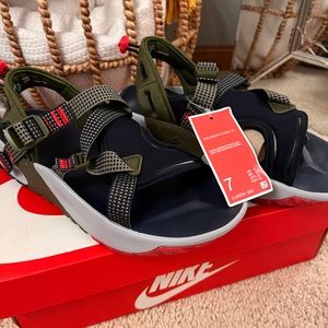 Nike womens sandals size 7